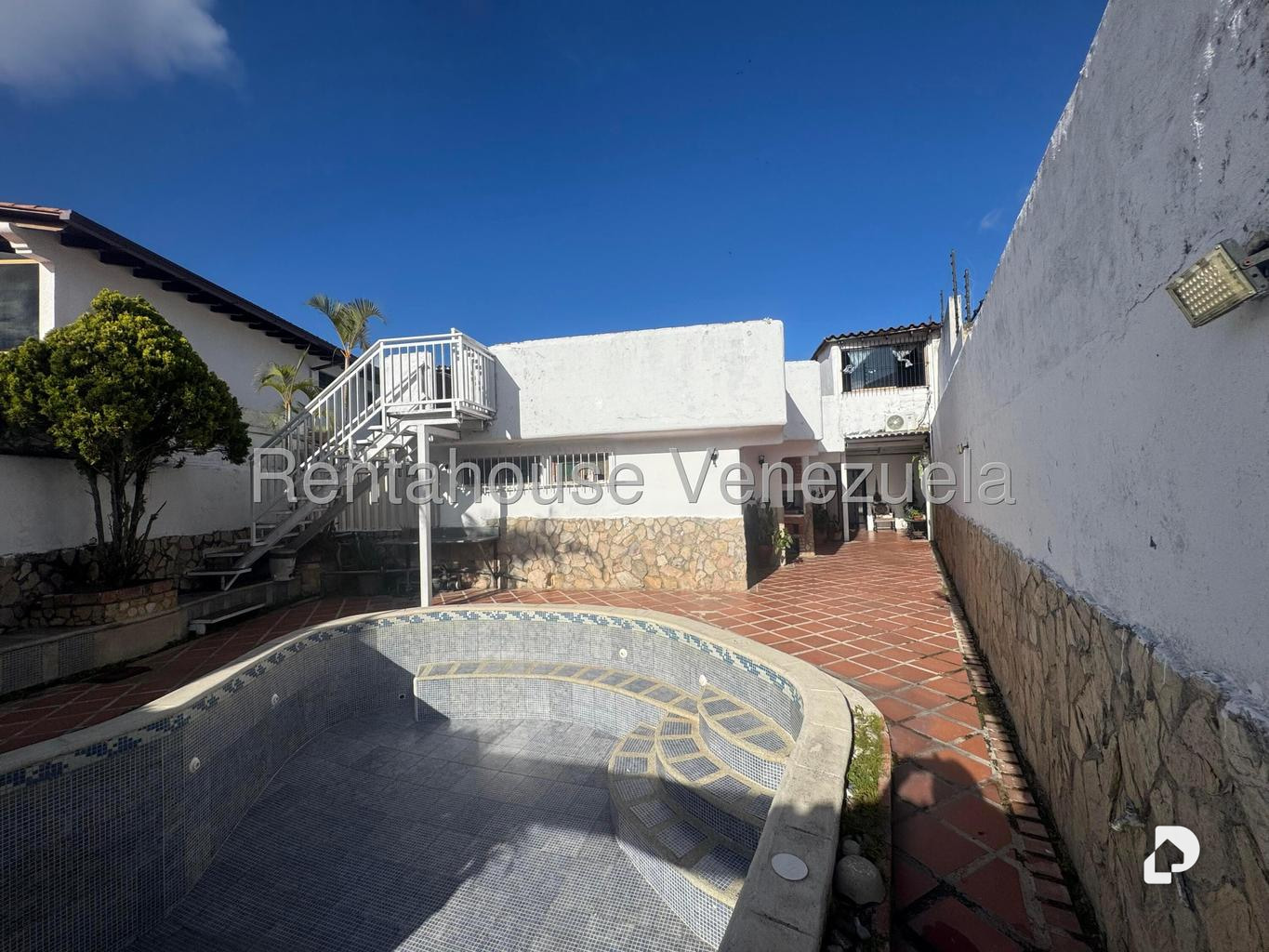 Casa en Los Naranjos (del Cafetal), Caracas – 30