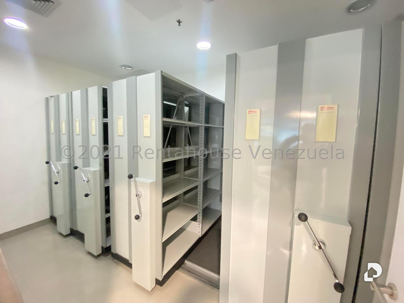 Oficina en La Castellana, Caracas – 19