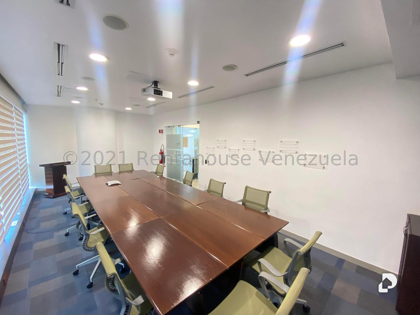 Oficina en La Castellana, Caracas – 28