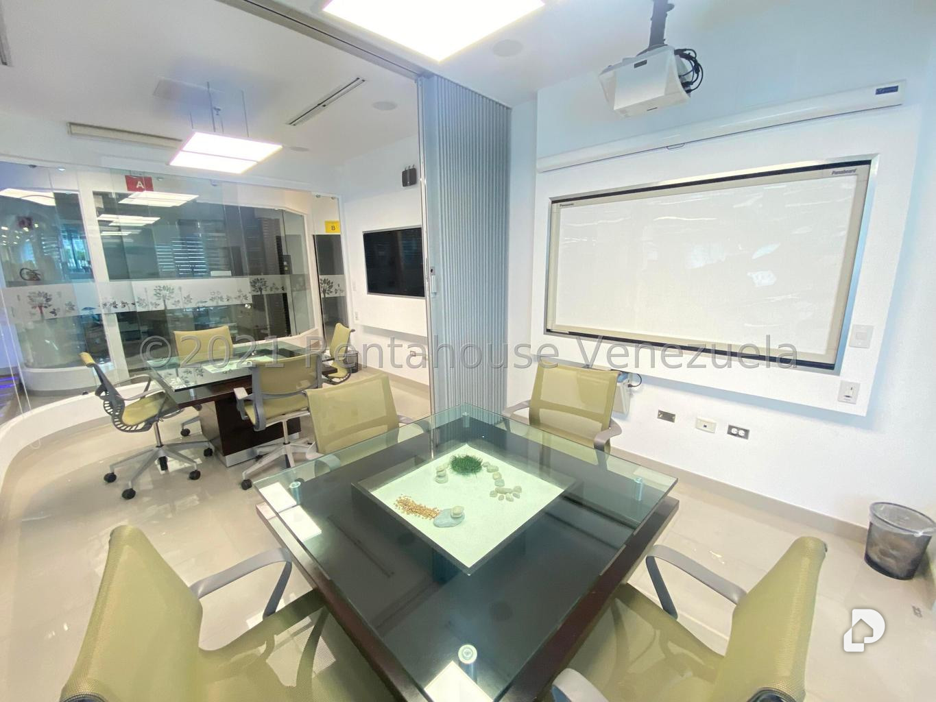 Oficina en La Castellana, Caracas – 12