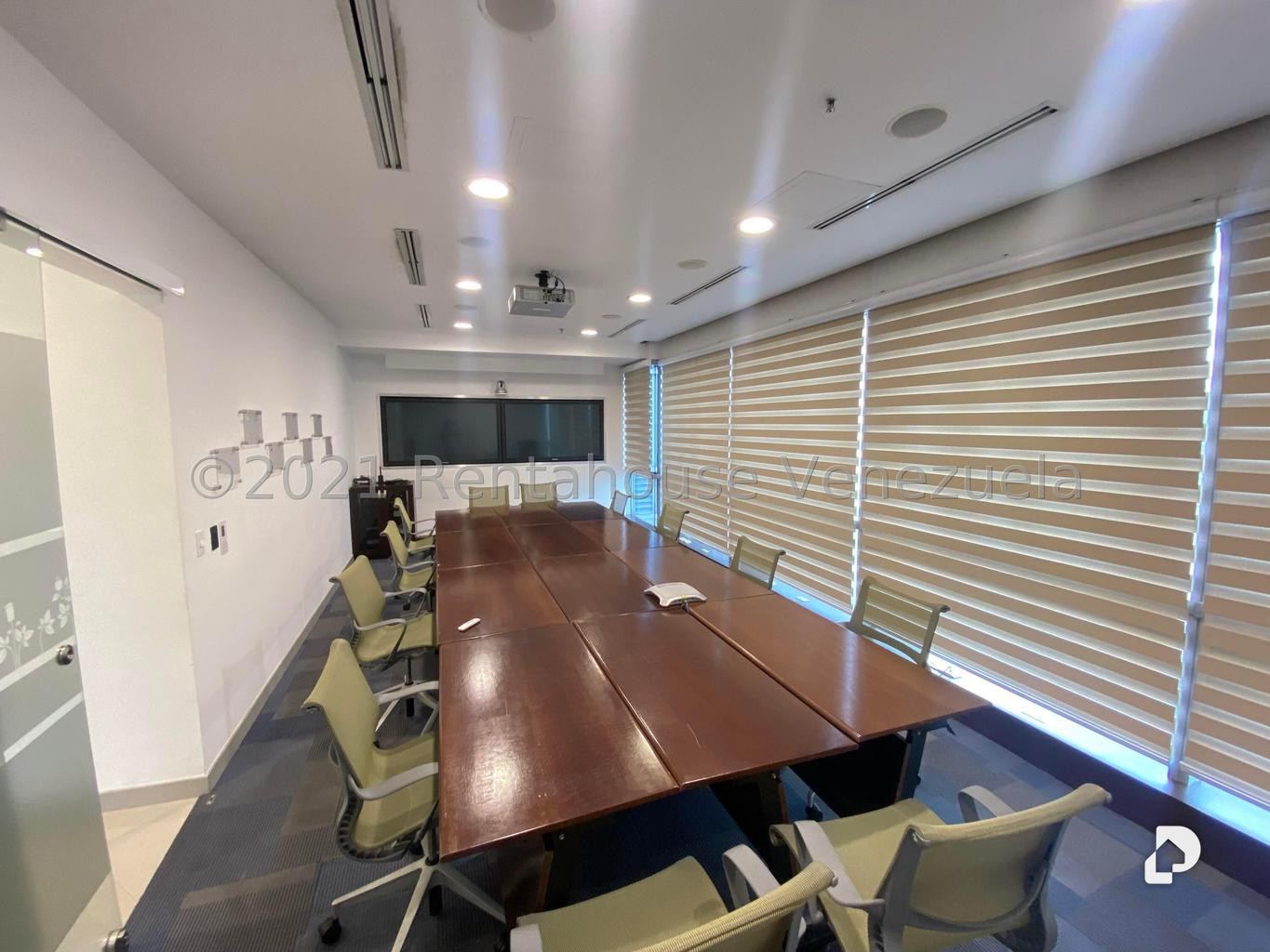 Oficina en La Castellana, Caracas – 24