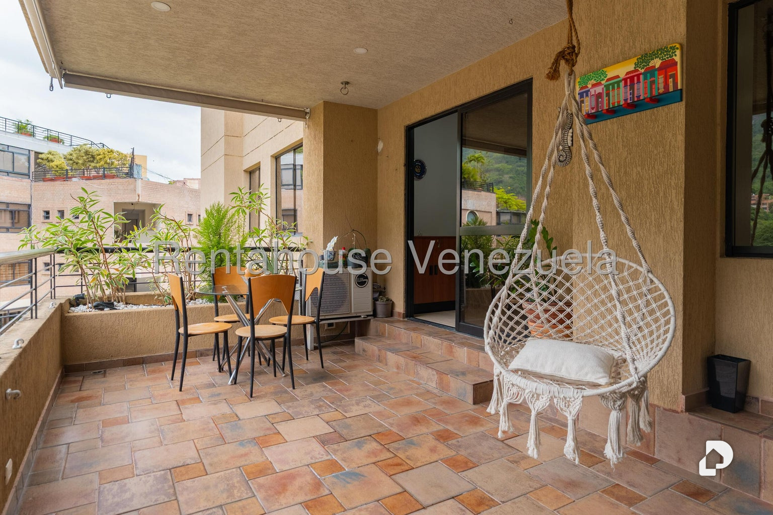 Apartamento en Los Palos Grandes, Caracas – 23