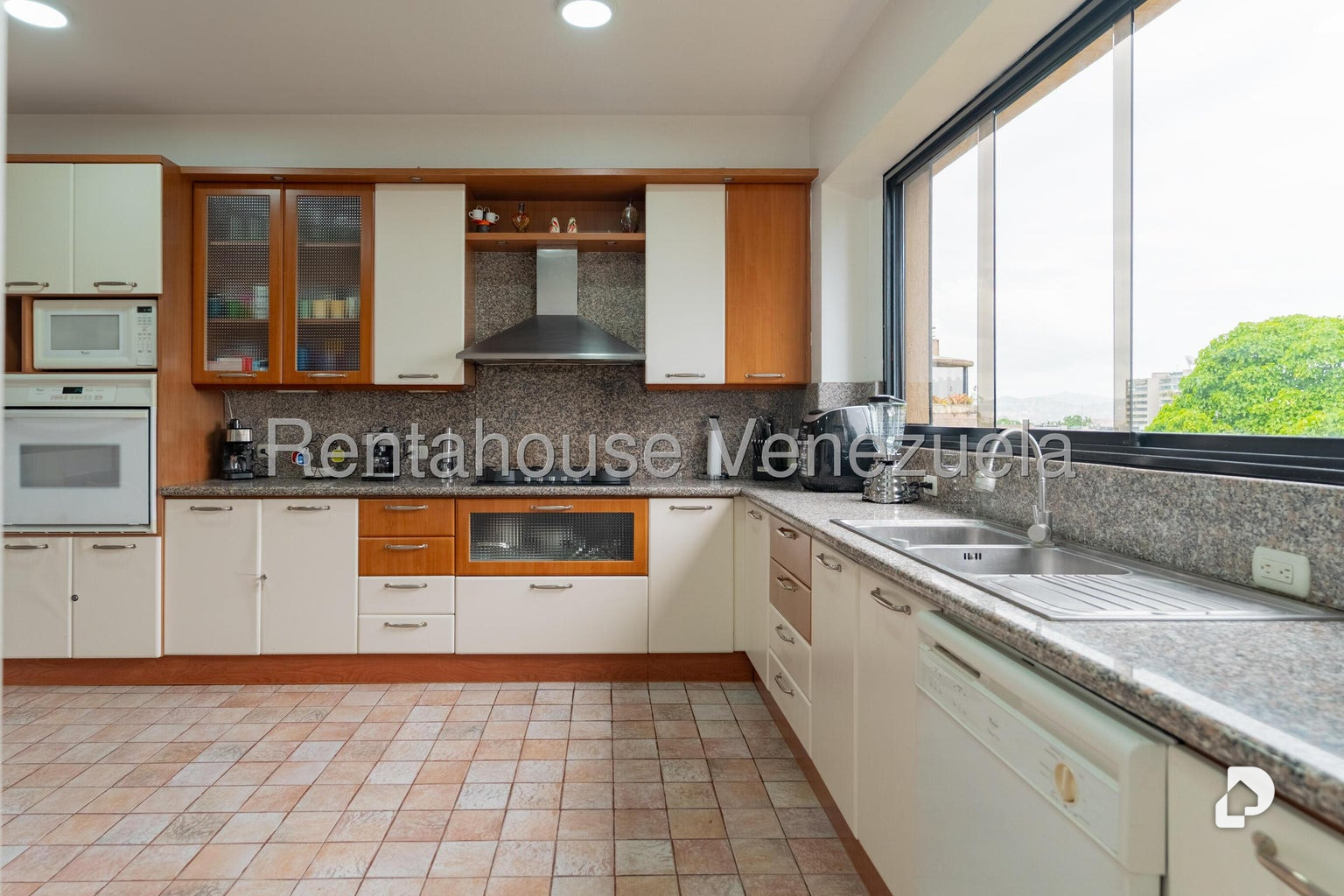 Apartamento en Los Palos Grandes, Caracas – 15