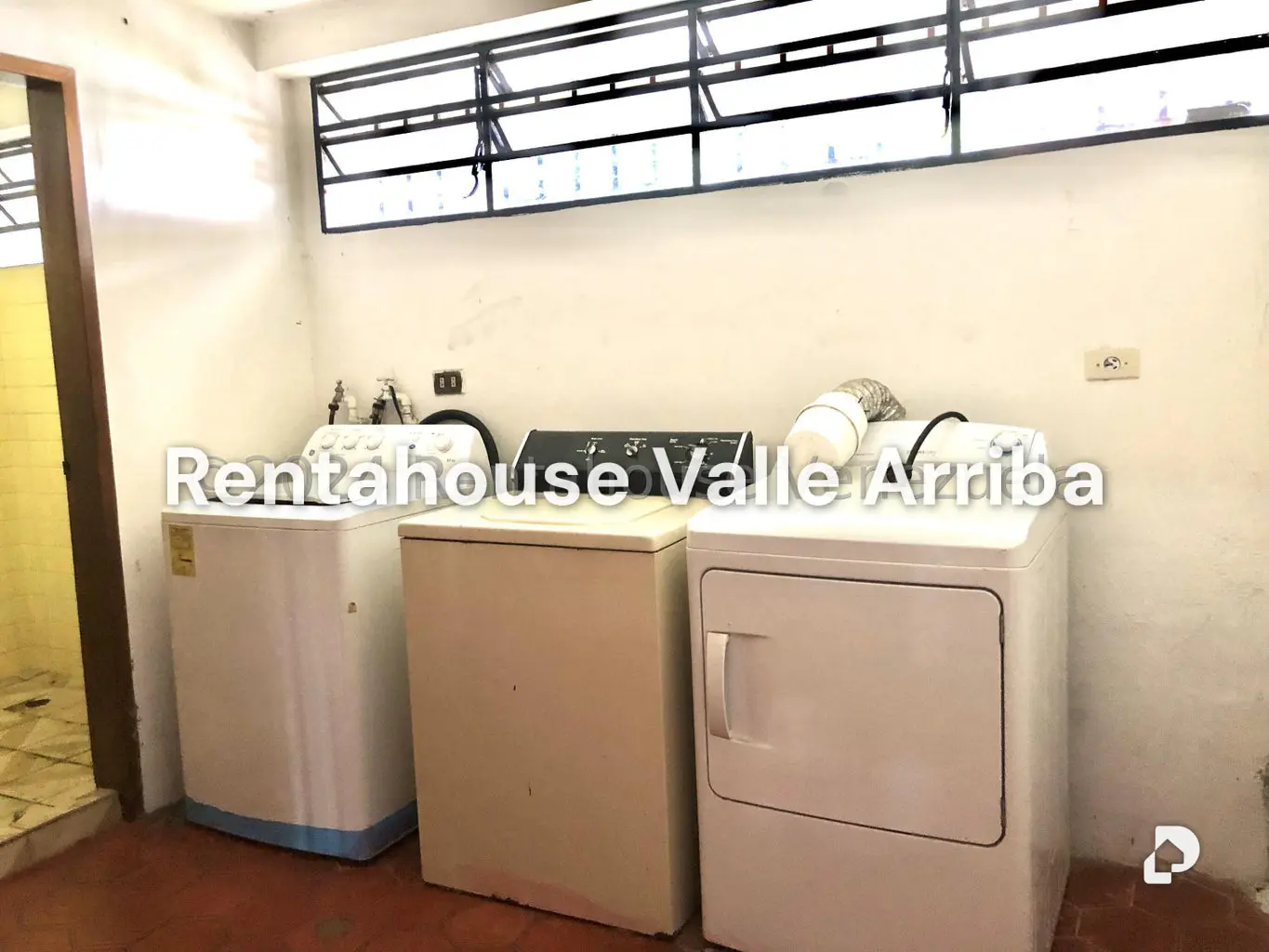 Casa en Cumbres de Curumo, Caracas – 26