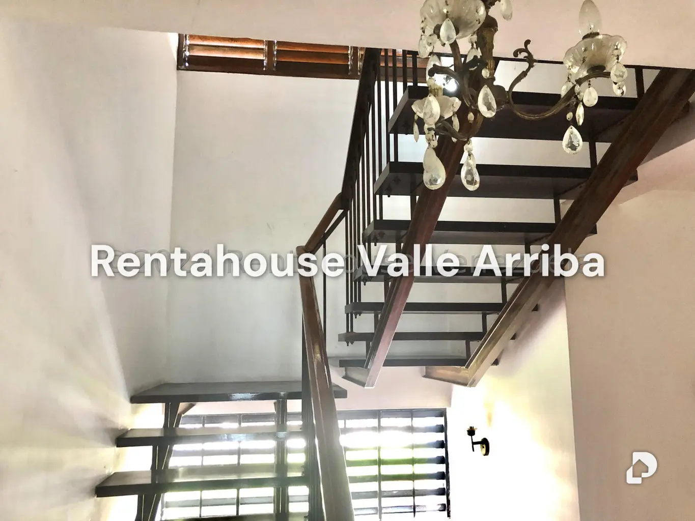 Casa en Cumbres de Curumo, Caracas – 30