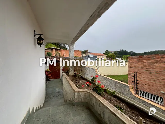 House in La Lagunita, Caracas – 20