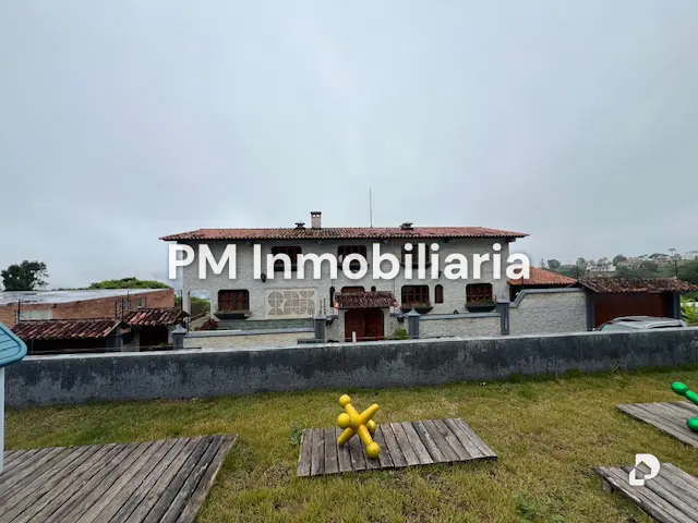 House in La Lagunita, Caracas – 22