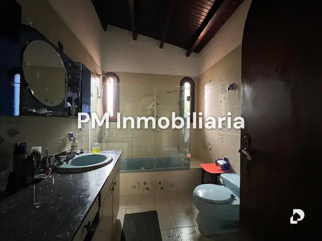 House in La Lagunita, Caracas – 19