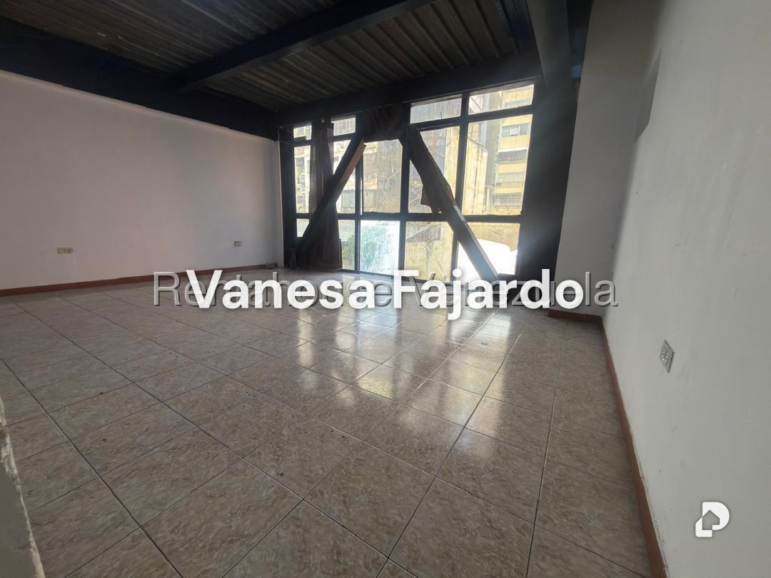 Edificio en Parroquia La Candelaria, Caracas – 16