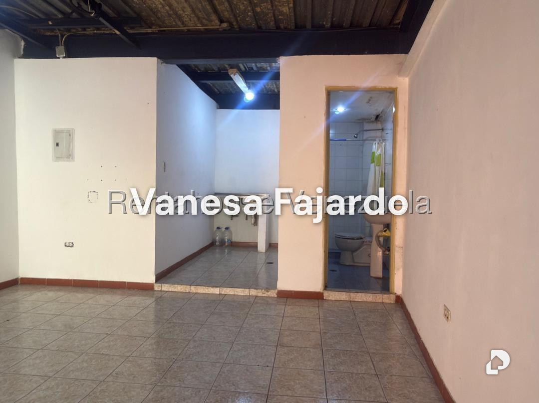 Edificio en Parroquia La Candelaria, Caracas – 18