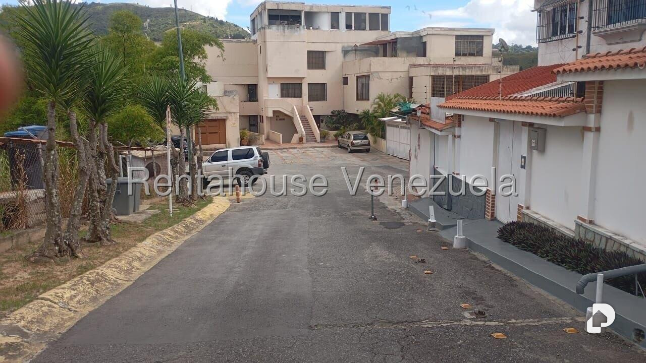 Apartamento en Lomas De La Trinidad, Caracas – 2