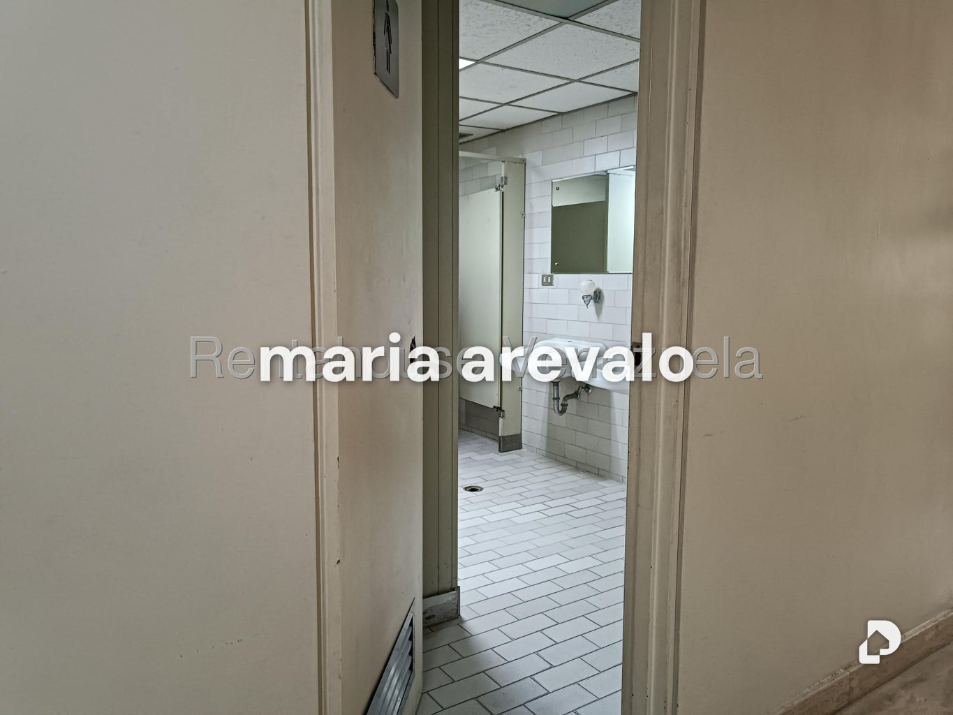 Oficina en Parroquia La Candelaria, Caracas – 15