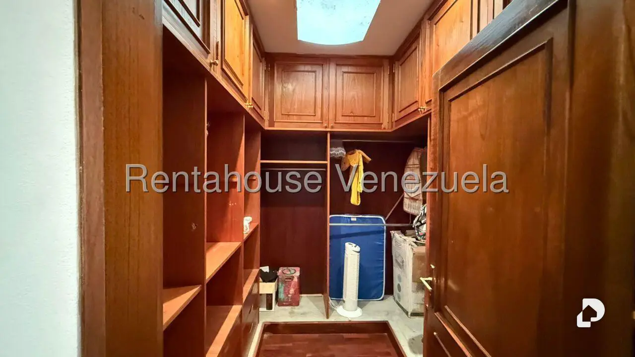 Casa en Oripoto, Caracas – 28