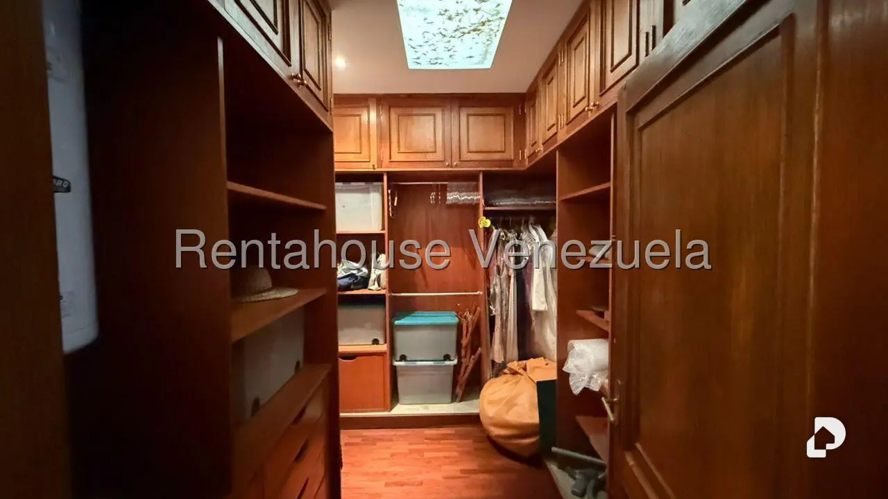 Casa en Oripoto, Caracas – 25