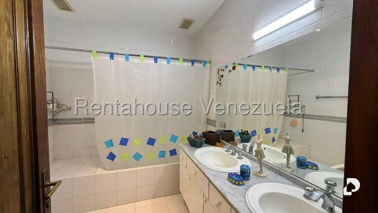 Casa en Oripoto, Caracas – 26