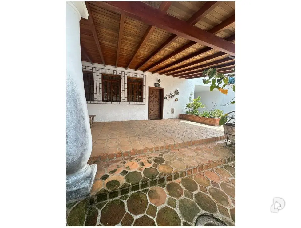 Casa en La Pomarrosa, Altos Mirandinos – 2