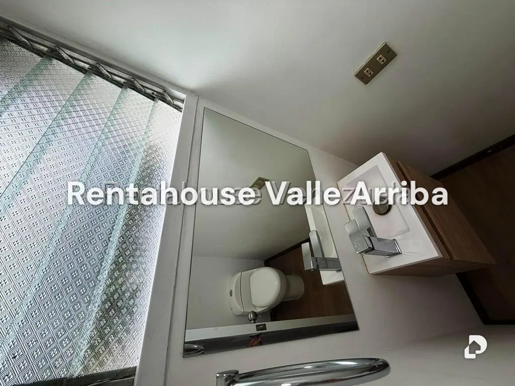 Apartamento en Los Palos Grandes, Caracas – 16