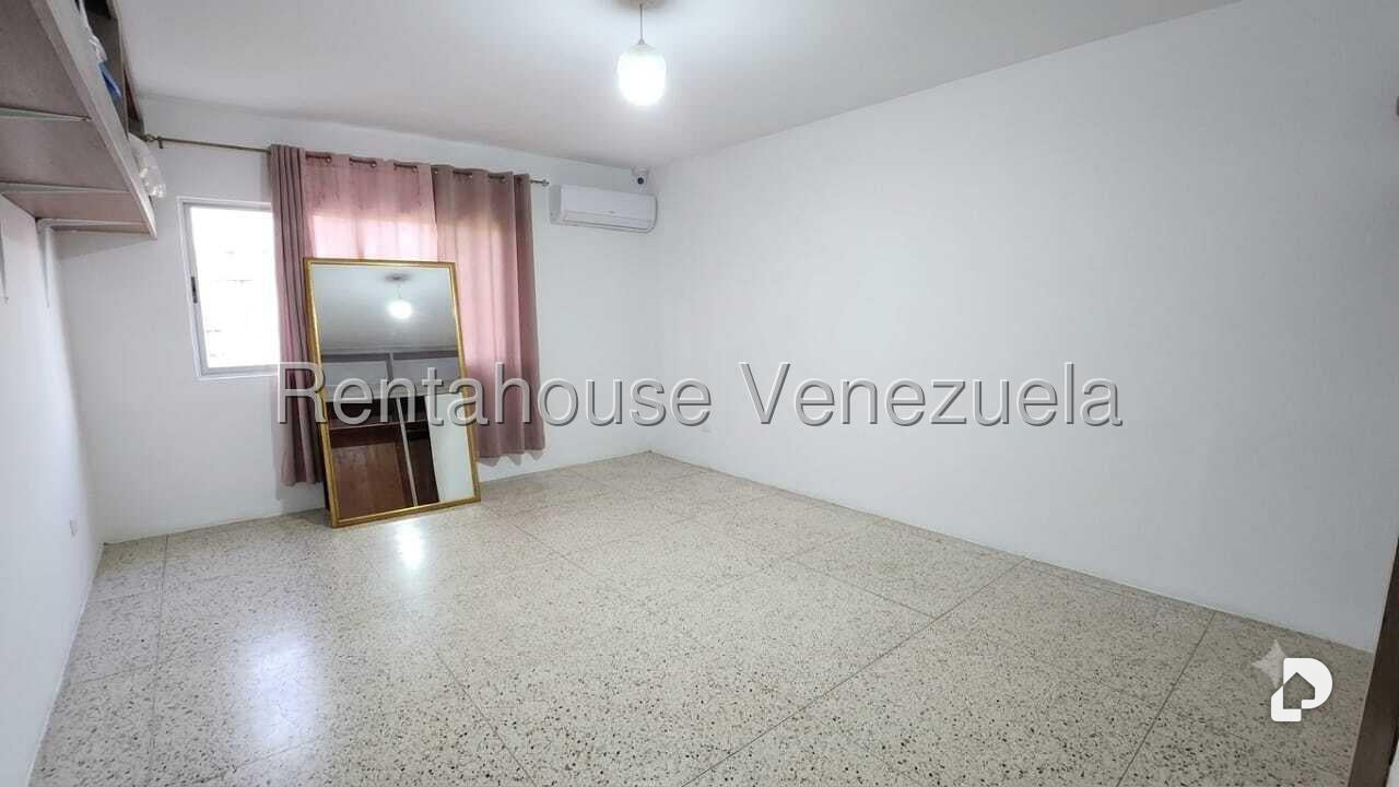 Casa en San Román, Caracas – 24
