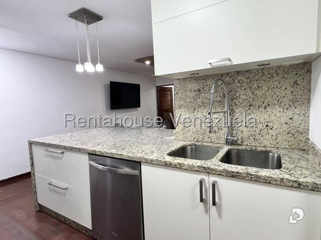 Apartamento en Los Palos Grandes, Caracas – 16