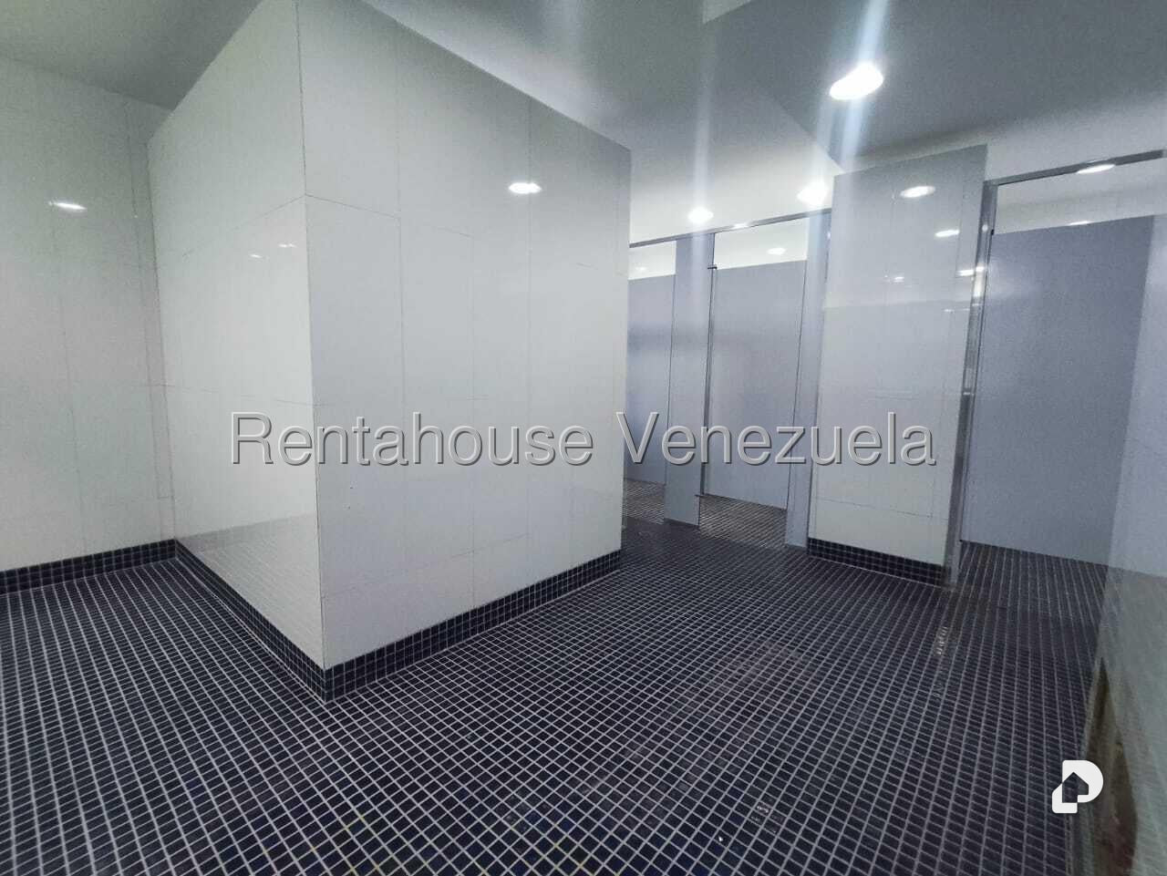 Local comercial en La Urbina, Caracas – 9