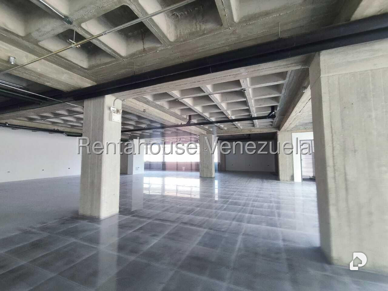 Local comercial en La Urbina, Caracas – 4