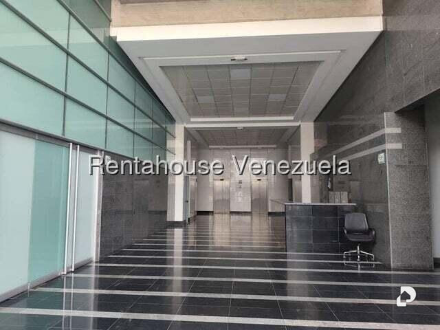 Local comercial en La Urbina, Caracas – 3