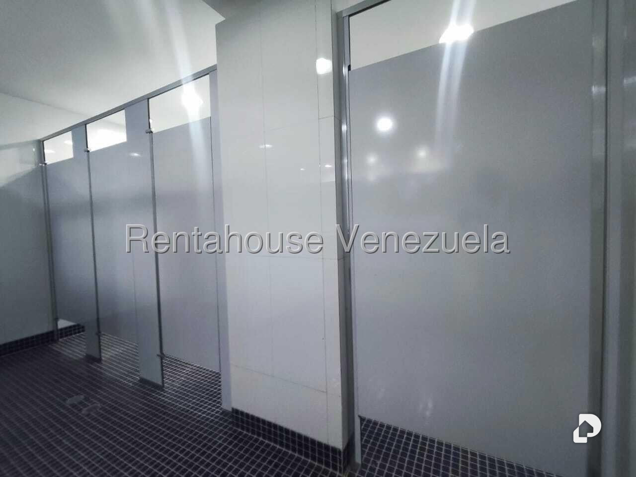 Local comercial en La Urbina, Caracas – 10