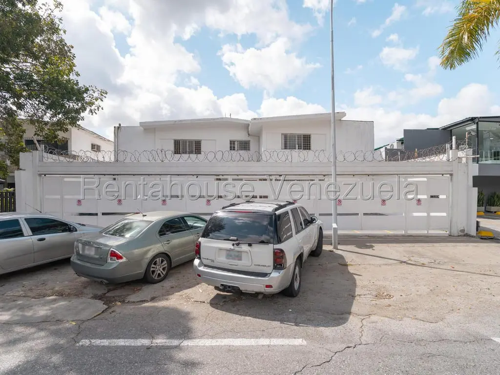Commercial space in Chuao, Caracas - 1