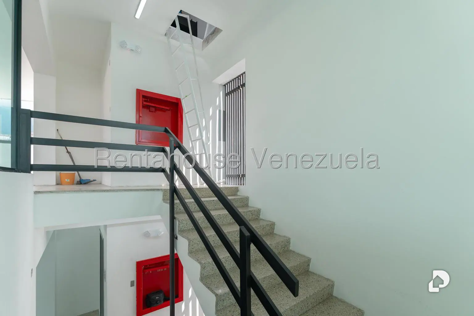 Edificio en Boleíta Sur, Caracas – 26