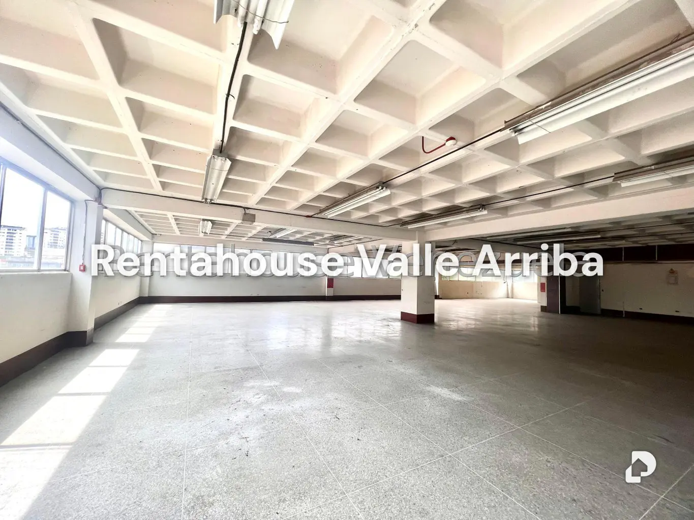 Local comercial en La Urbina, Caracas – 4