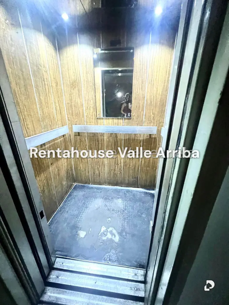 Local comercial en La Urbina, Caracas – 15
