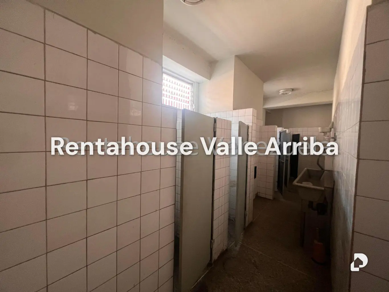 Local comercial en La Urbina, Caracas – 8