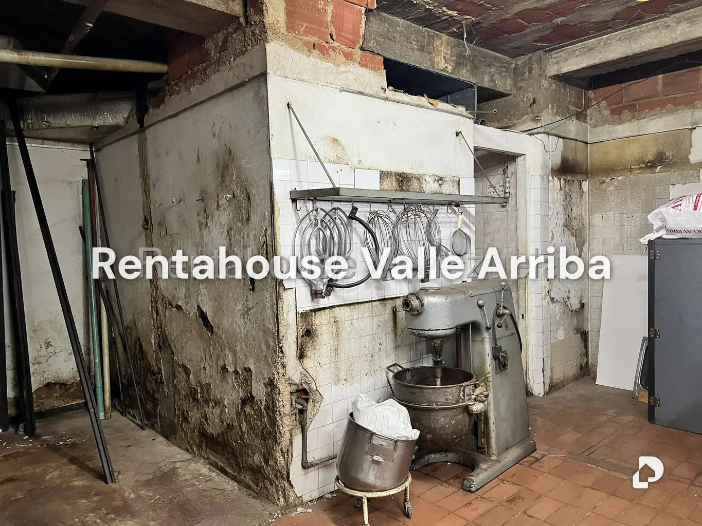Local comercial en La Urbina, Caracas – 13