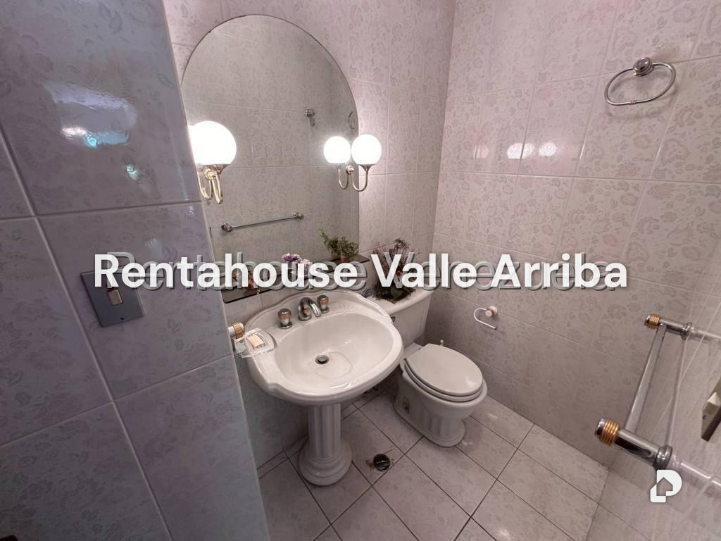 Casa en Altamira, Caracas – 24