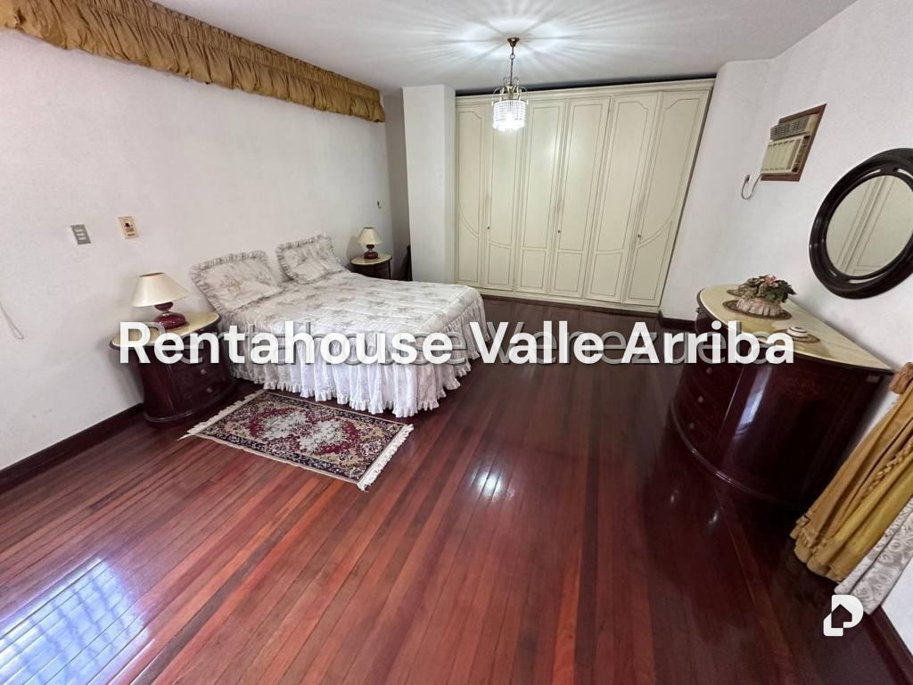 Casa en Altamira, Caracas – 25