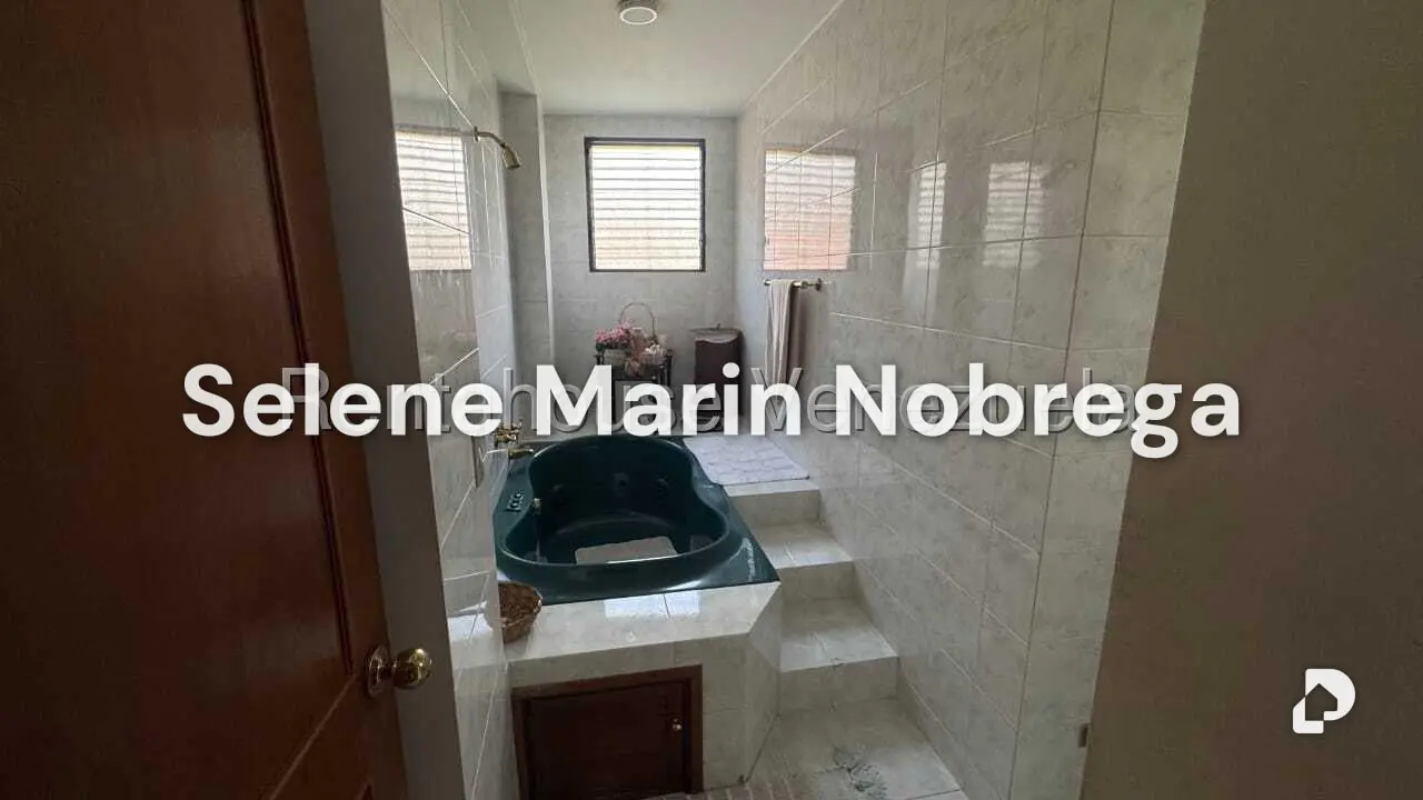 House in Colinas de Tamanaco, Caracas – 23