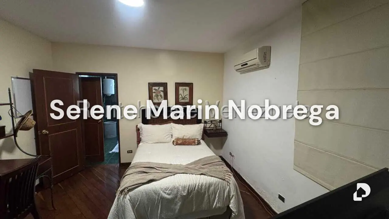 House in Colinas de Tamanaco, Caracas – 30