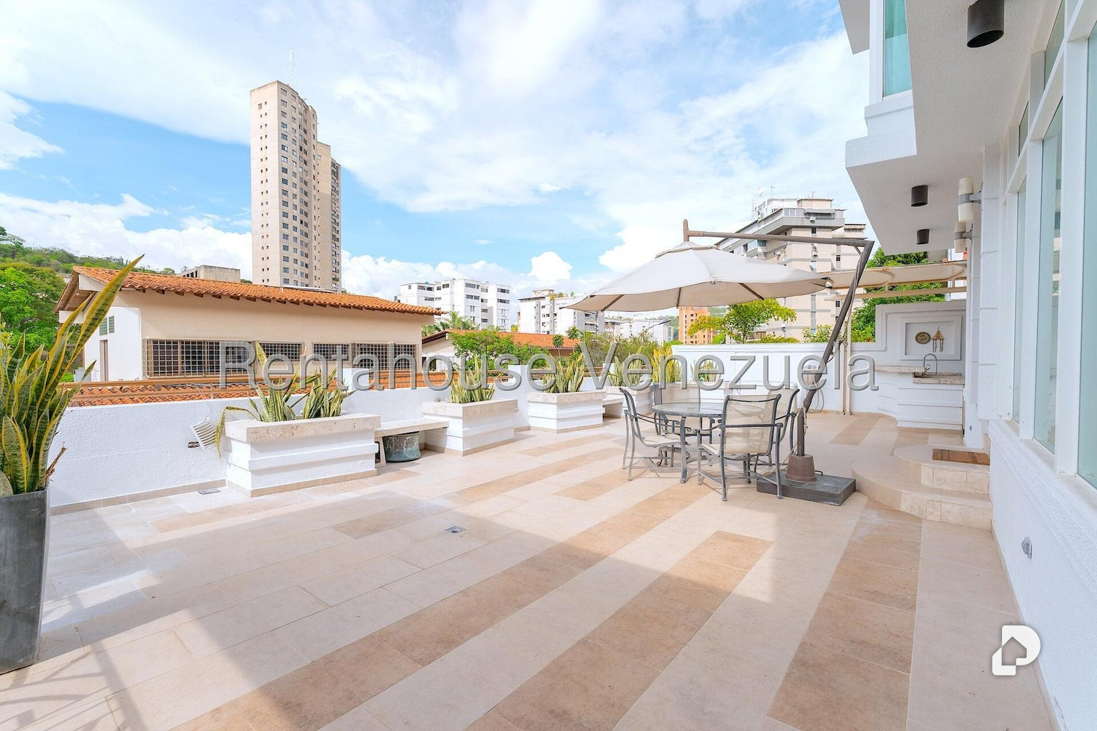 Casa en Santa Fe Norte, Caracas – 13
