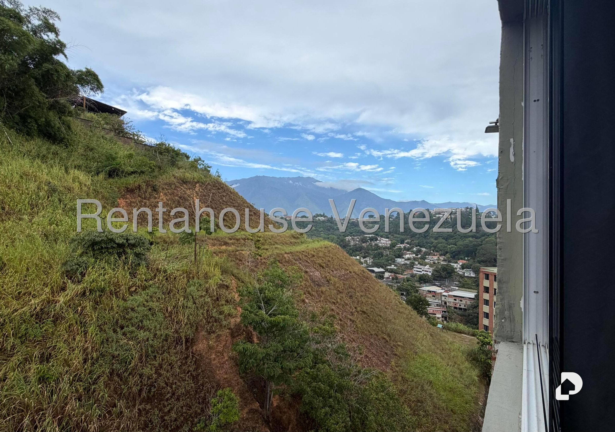 Apartamento en Los Naranjos Humboldt, Caracas – 1