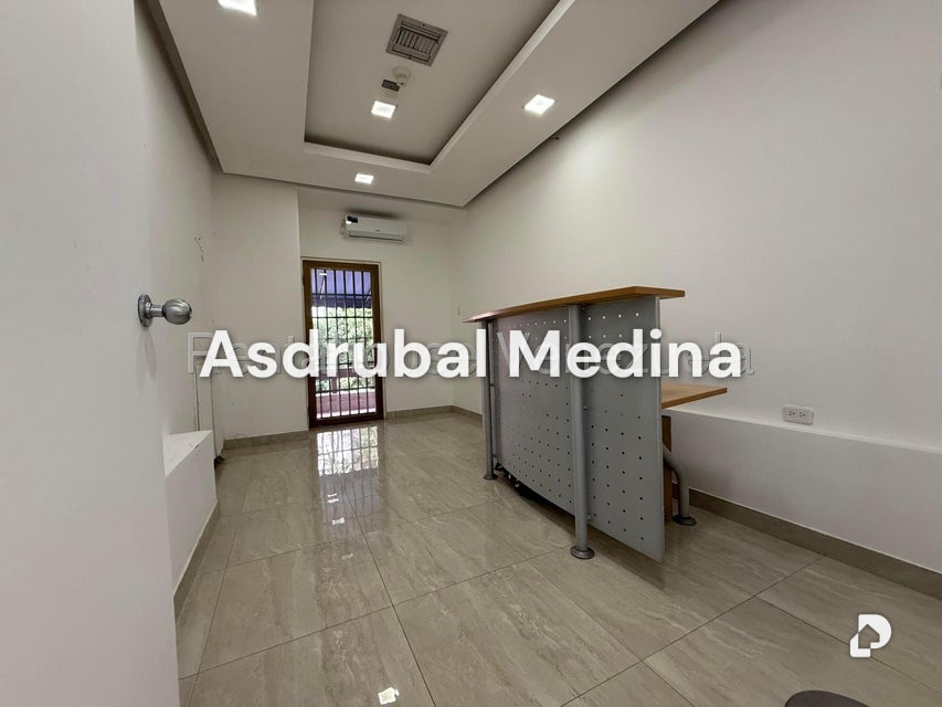 Oficina en Los Palos Grandes, Caracas – 8