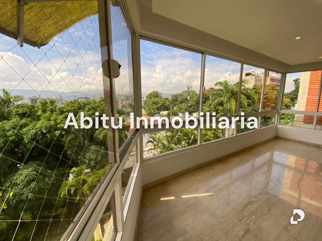 Penthouse in Los Palos Grandes, Caracas – 4