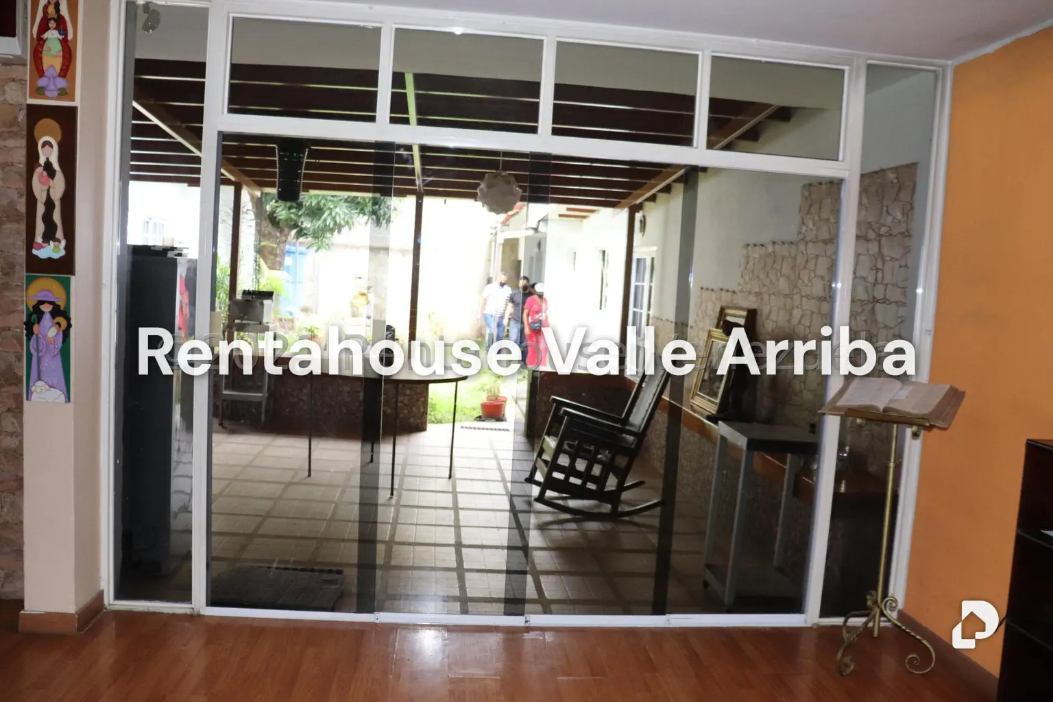 Casa en Los Dos Caminos, Caracas – 25
