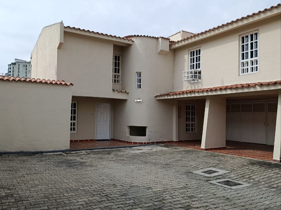 Townhouse en El Rincón, Naguanagua - 1