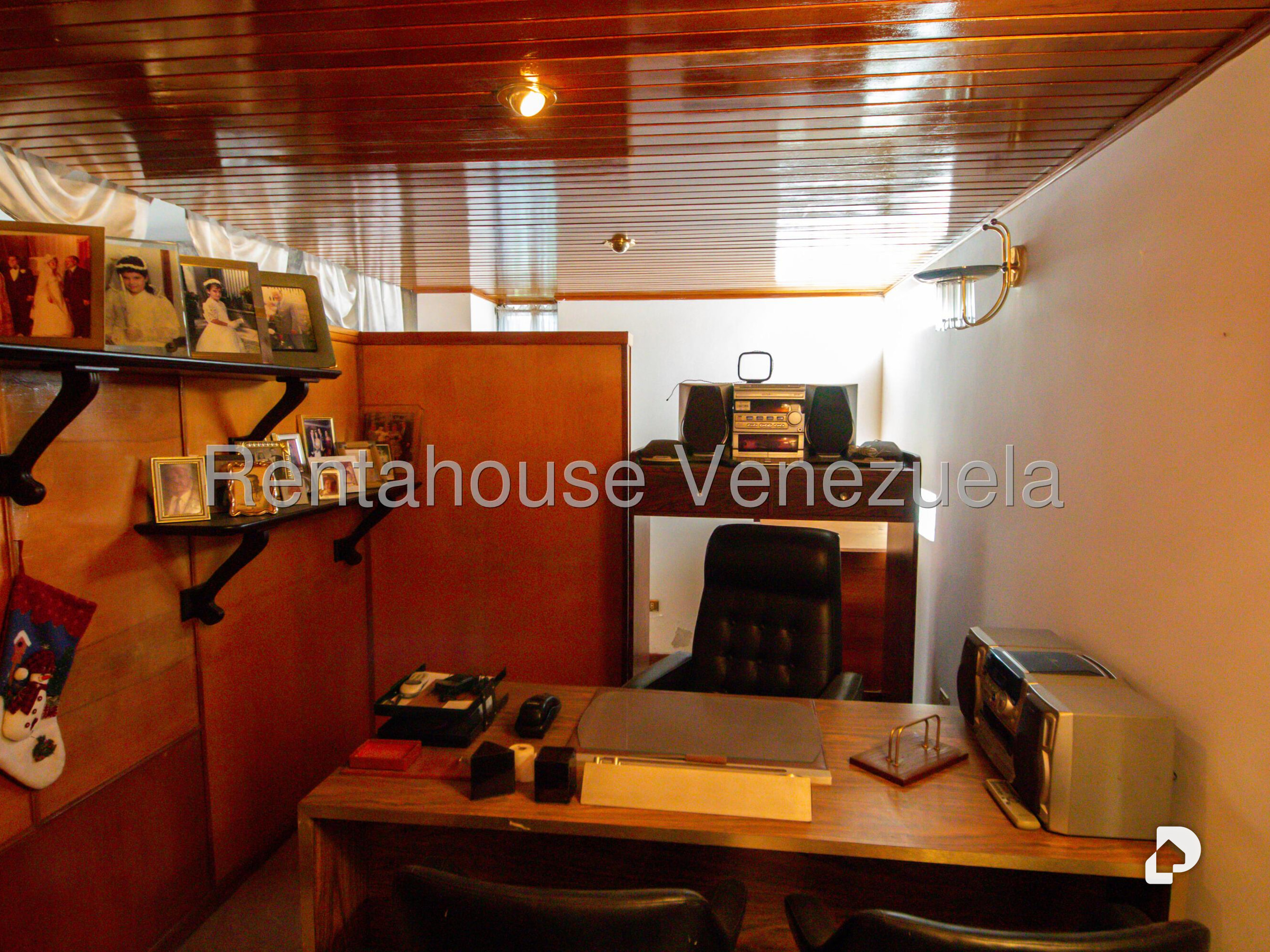 Casa en Lomas de La Lagunita, Caracas – 27
