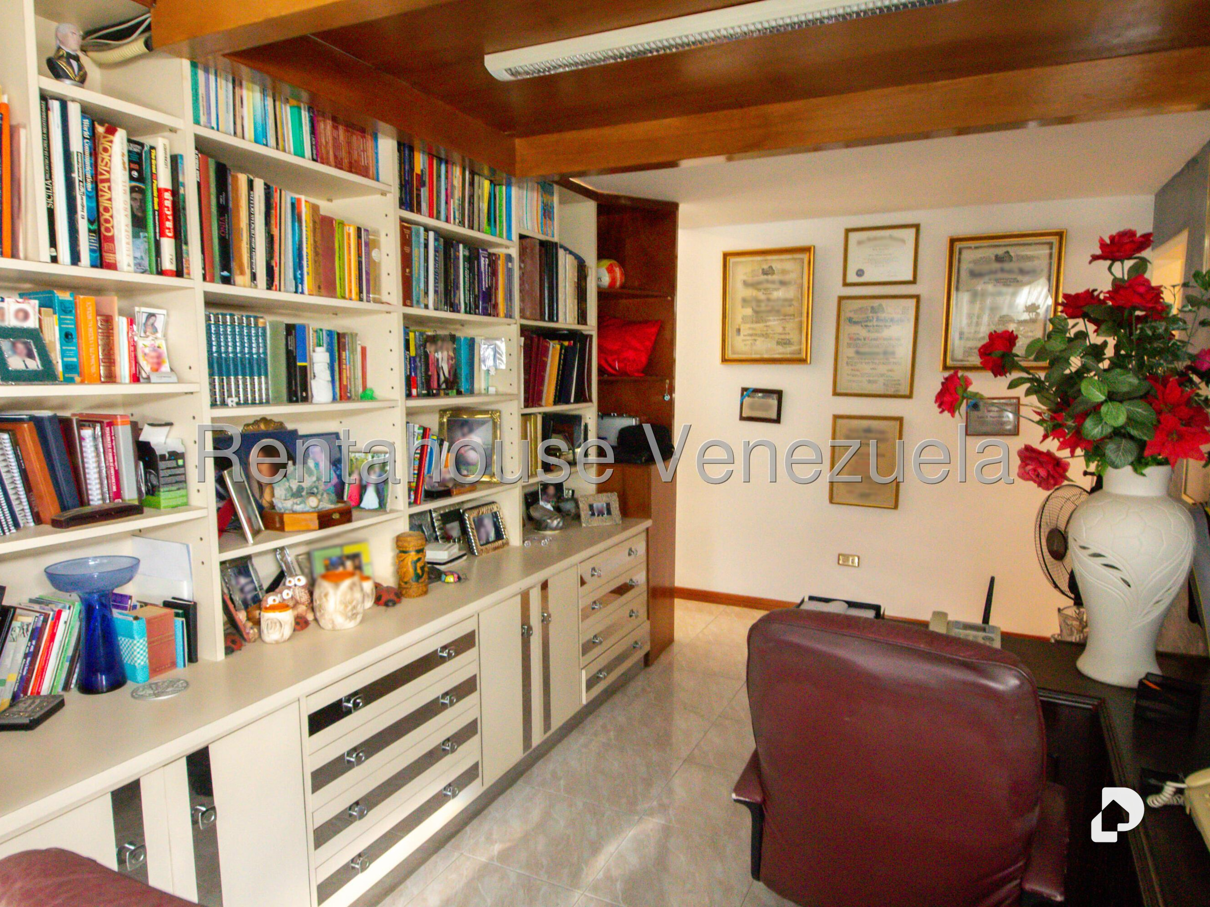 Casa en Lomas de La Lagunita, Caracas – 3