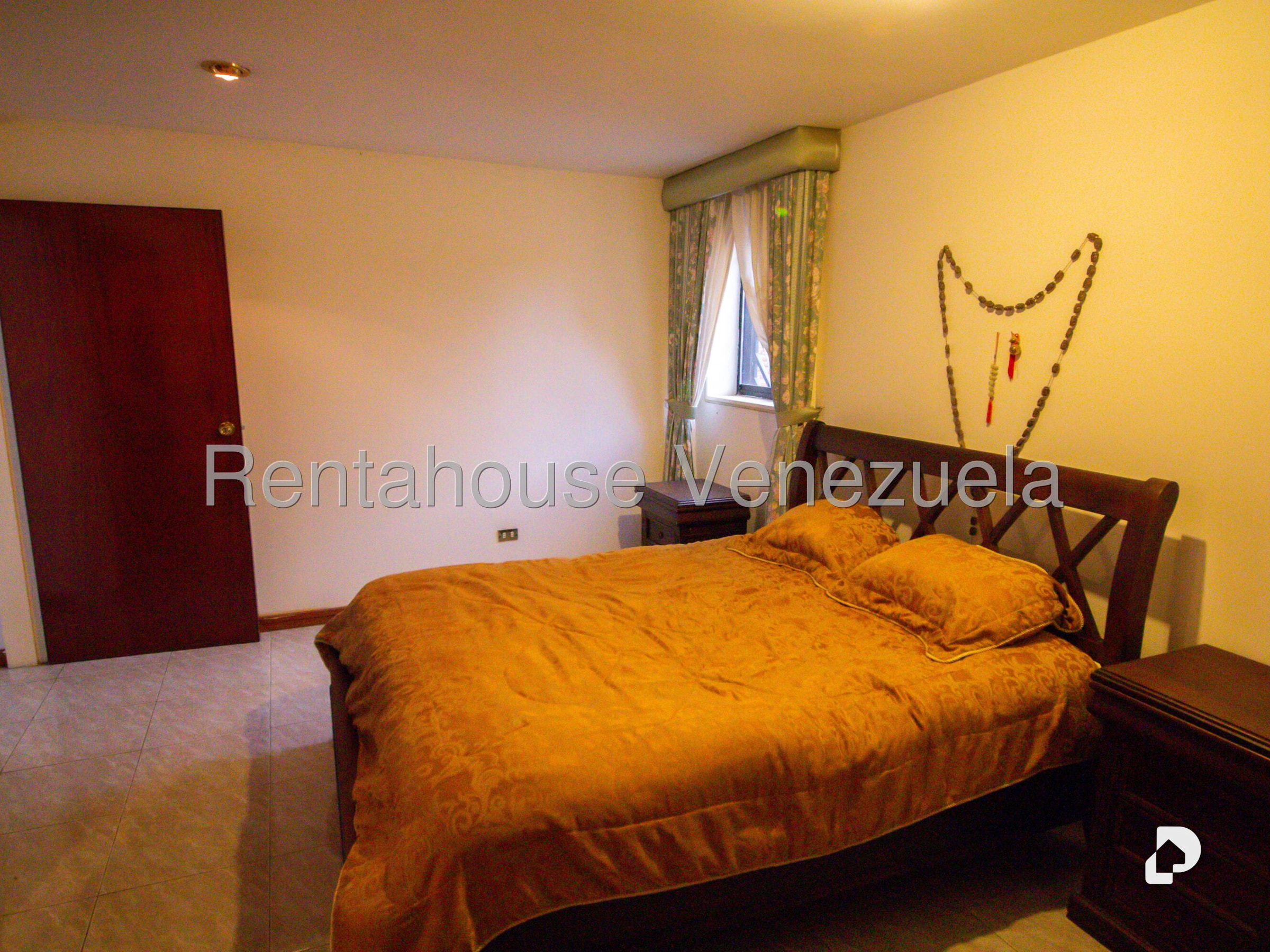 Casa en Lomas de La Lagunita, Caracas – 24