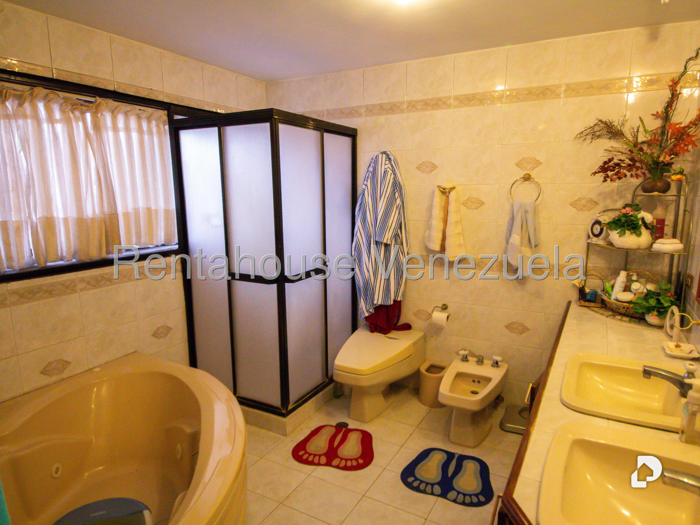 Casa en Lomas de La Lagunita, Caracas – 10