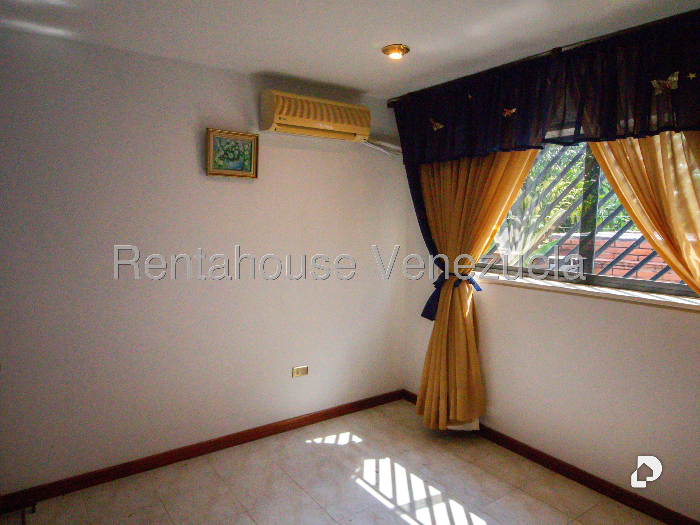 Casa en Lomas de La Lagunita, Caracas – 11