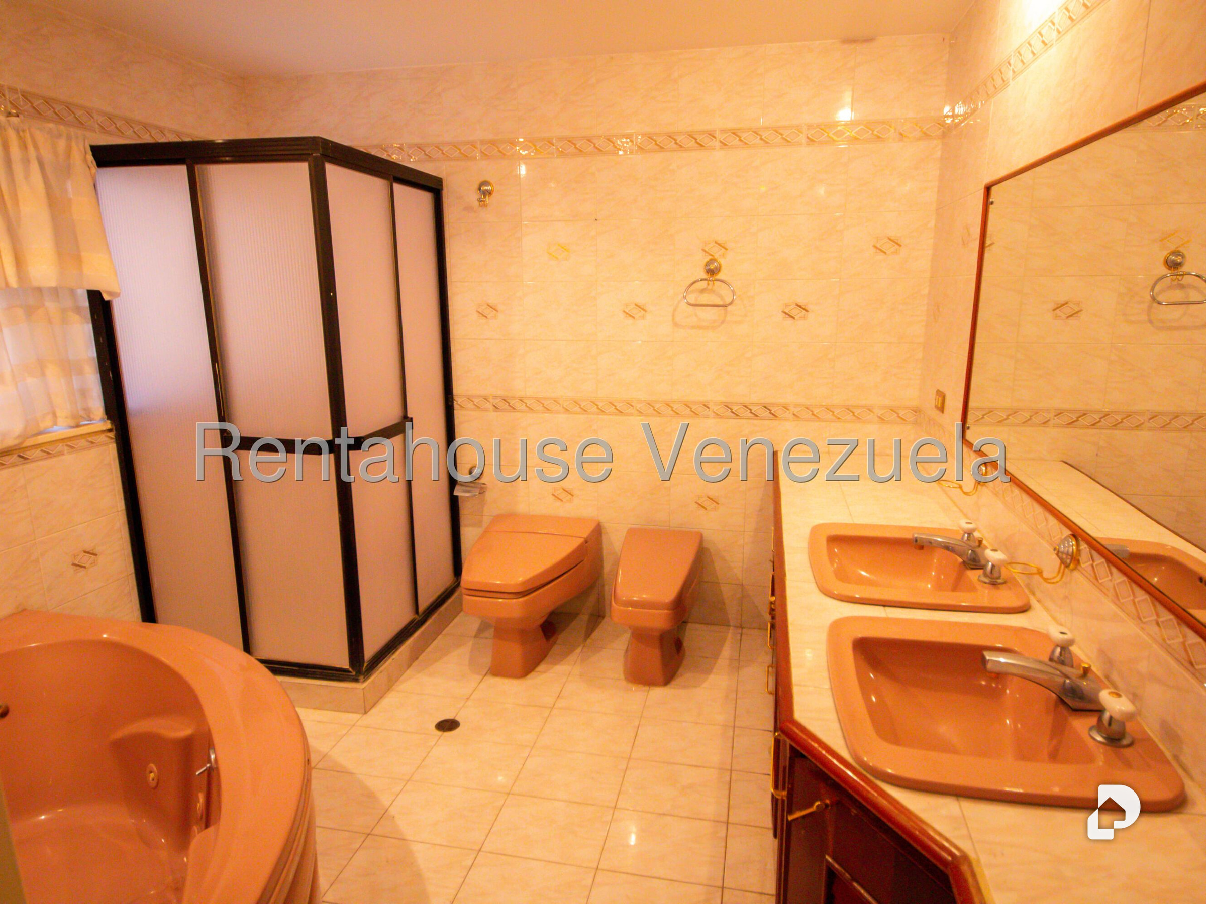 Casa en Lomas de La Lagunita, Caracas – 23