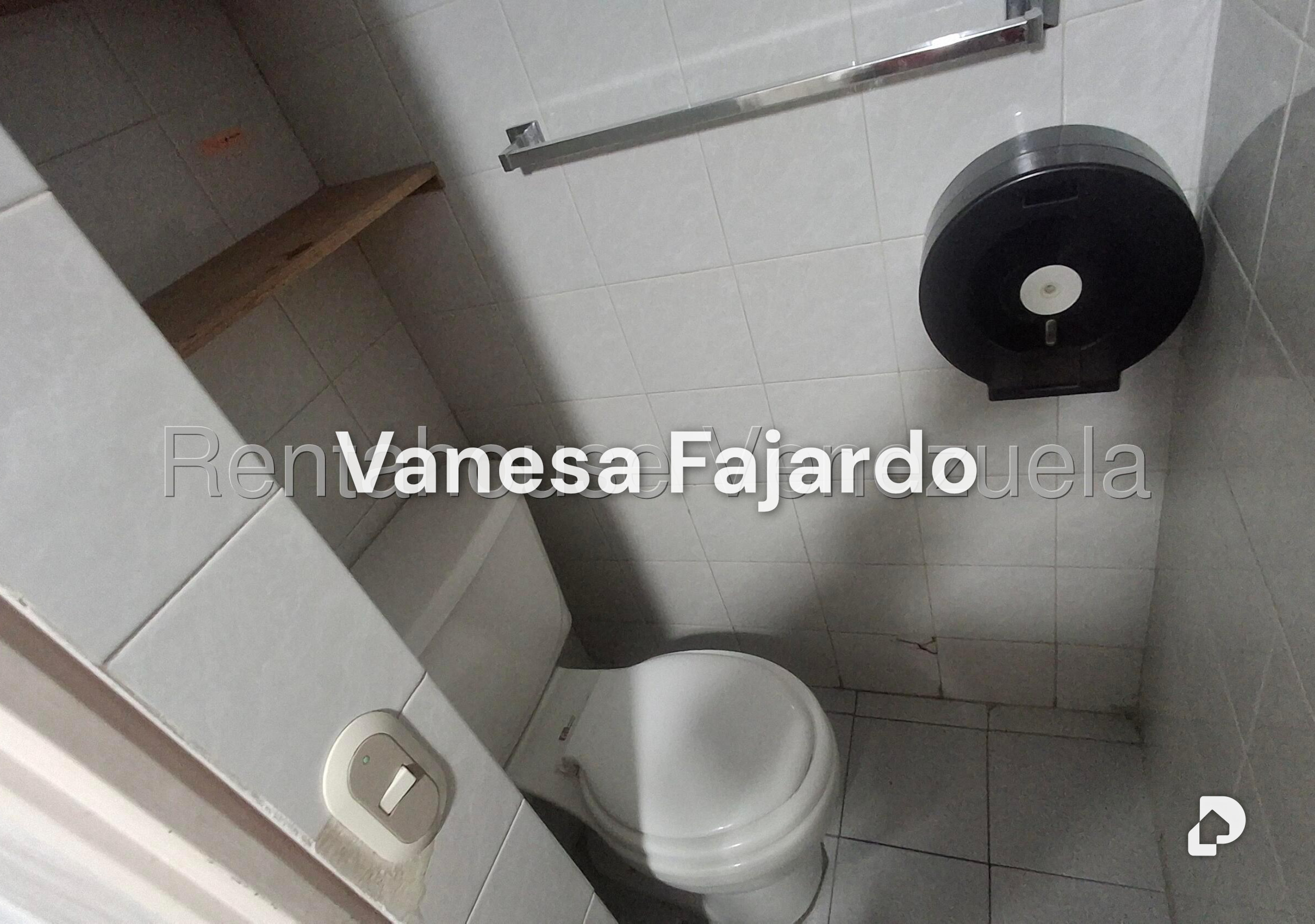 Office in El Bosque, Caracas – 25